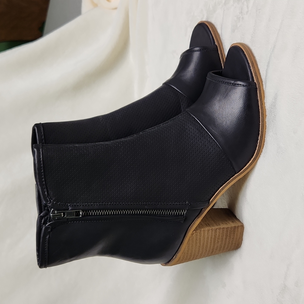 Rebels Open Toe Zip Booties